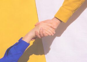 契約内容と実際の稼働が違っていた復縁屋の失敗事例のイメージ